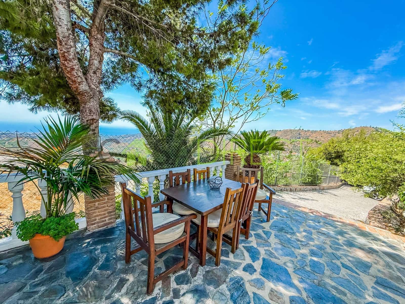 3 bedroom Villa for rent in Frigiliana with pool garage - € 1,900 (Ref: 9141326)