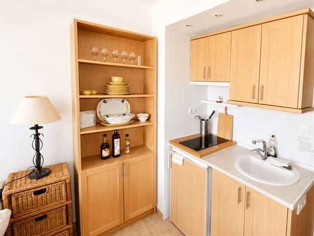 1 soverom Leilighet til leie i Torre del Mar, Vélez-Málaga med svømmebasseng garasje - € 720 (Ref: 9200283)