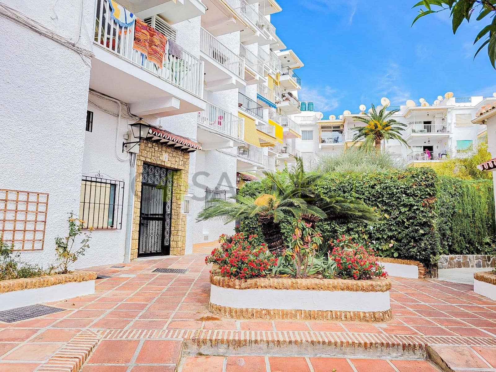 2 soveværelse Lejlighed til leje i Nerja med swimmingpool - € 960 (Ref: 9321478)