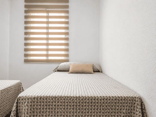 2 slaapkamer Flat te huur in Nerja met zwembad - € 960 (Ref: 9321478)
