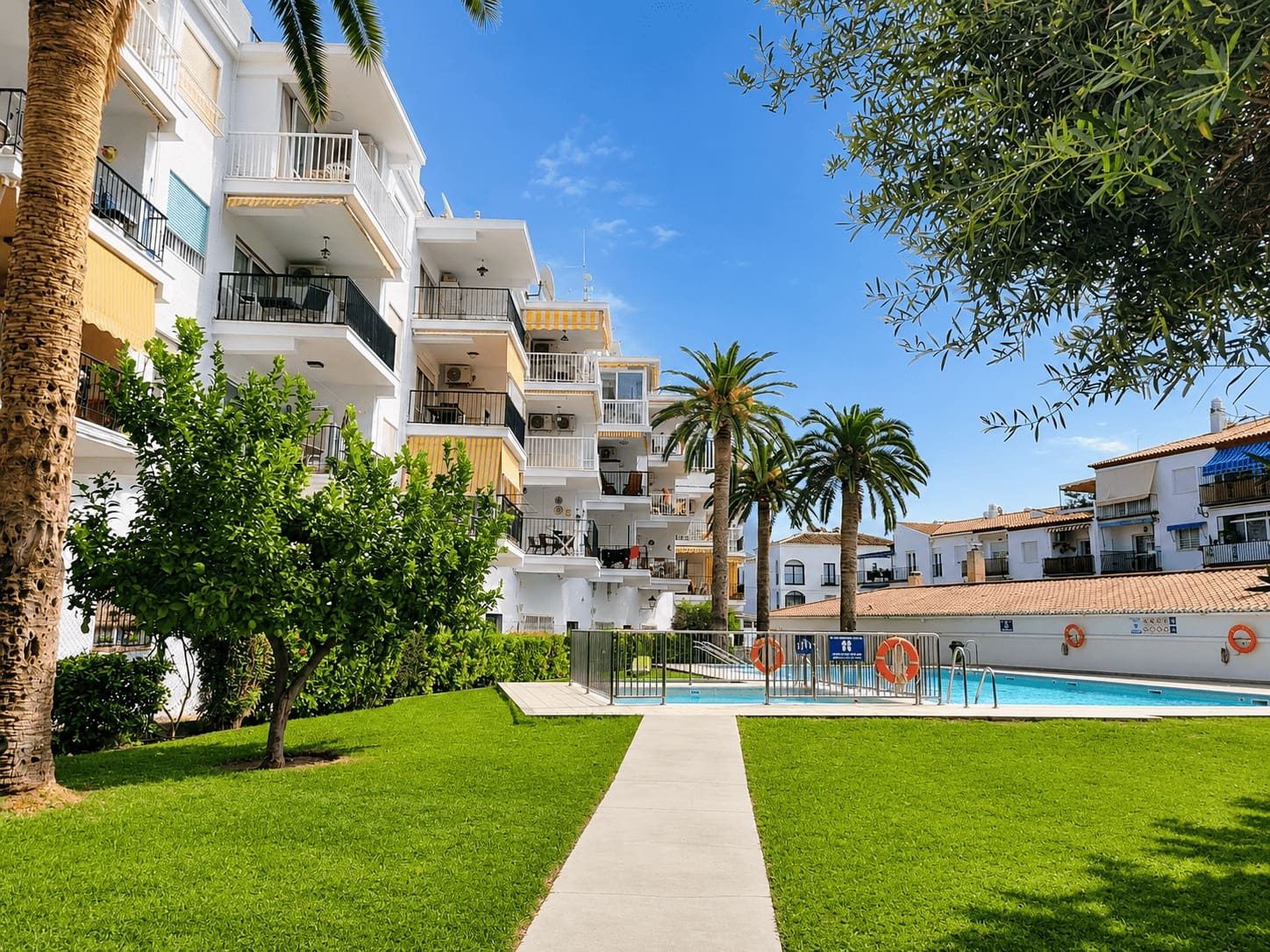 2 sypialnia Mieszkanie do wynajęcia w Nerja z basenem - 960 € (Ref: 9321478)