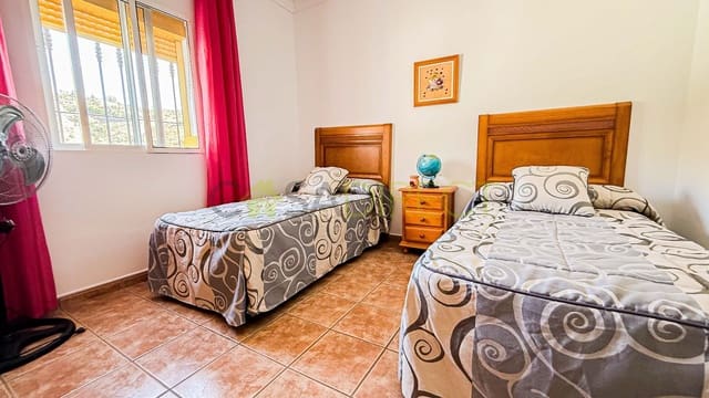 3 soverom Finca/Herregård til leie i Sayalonga med svømmebasseng garasje - € 1 020 (Ref: 9344360)