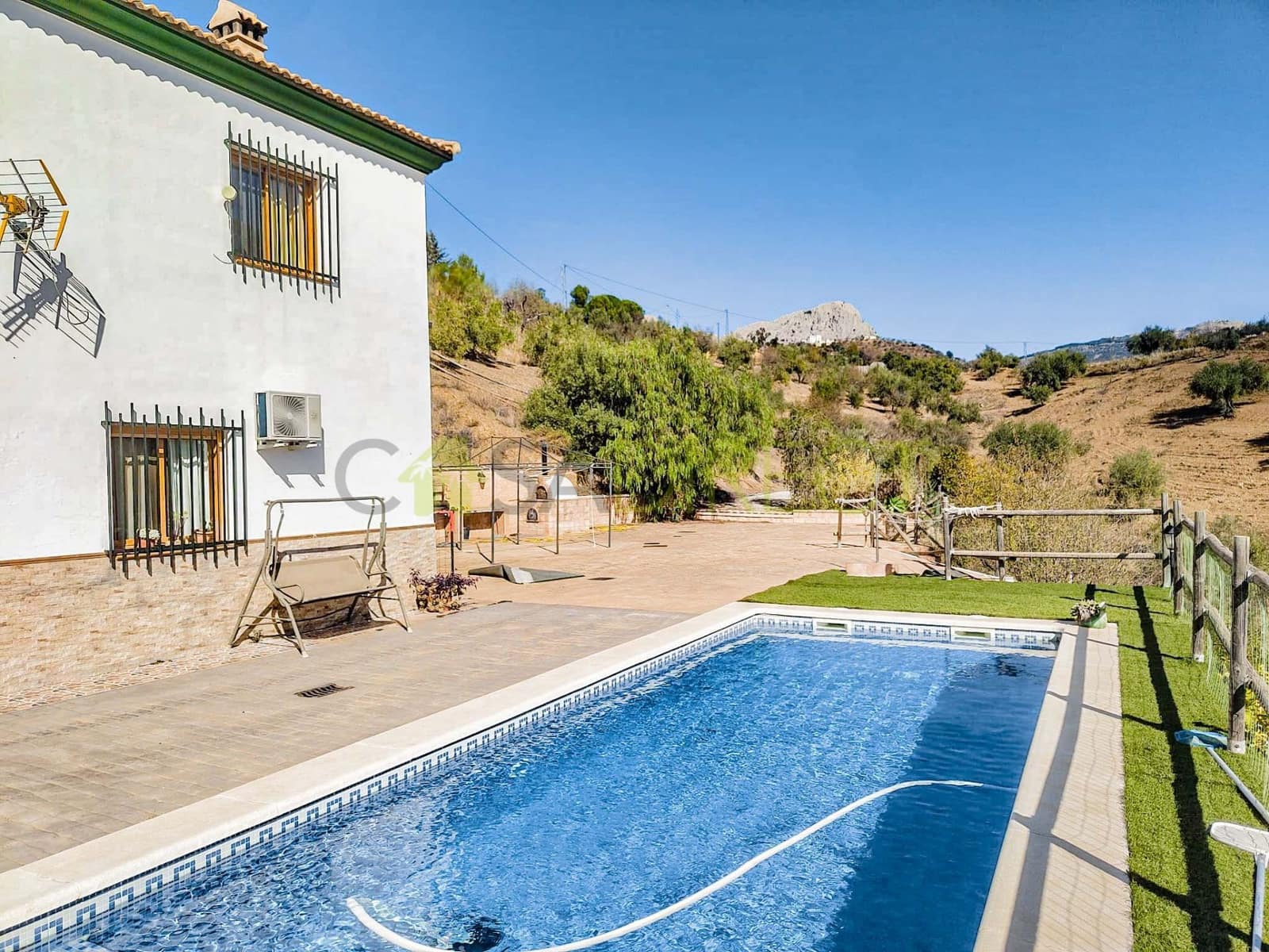 4 camera da letto Finca/Casa di Campagna da affittare in Riogordo con piscina garage - 1.500 € (Rif: 9385147)