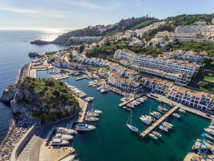 4 makuuhuone Huvila myytävänä paikassa La Herradura mukana uima-altaan 
autotalli - 695 000 € (Ref: 9400398)