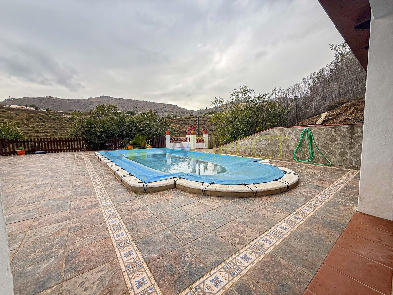 3 sypialnia Finka/Dom wiejski do wynajęcia w Canillas de Albaida z basenem garażem - 1 400 € (Ref: 9429420)