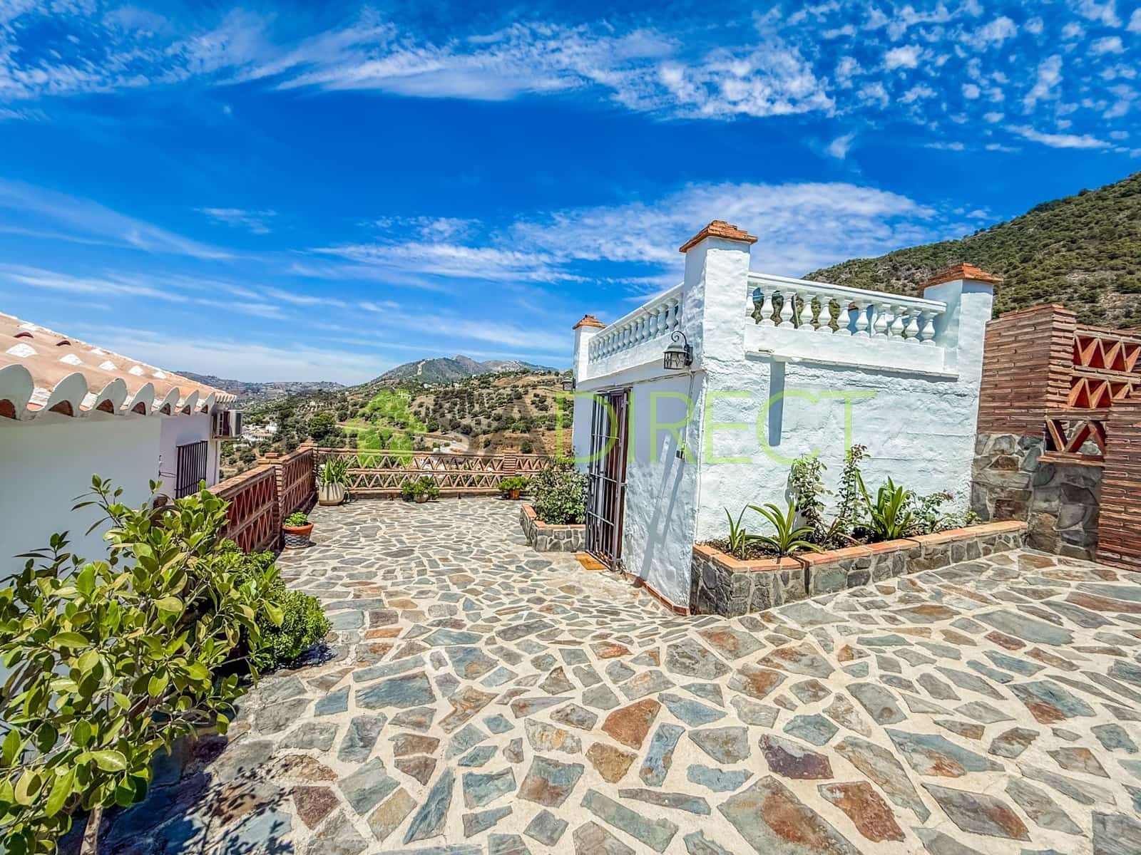 3 bedroom Villa for rent in Frigiliana with pool garage - € 1,600 (Ref: 9436732)