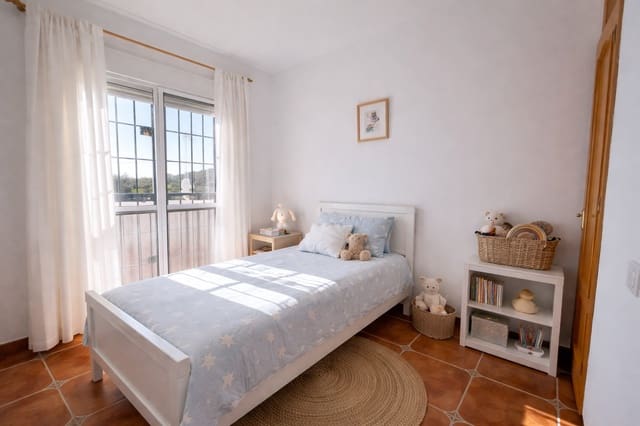 Chalet de 4 habitaciones en Torrox en venta - 250.000 € (Ref: 9448711)