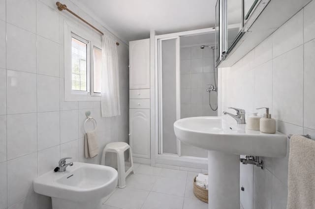 Chalet de 4 habitaciones en Torrox en venta - 250.000 € (Ref: 9448711)