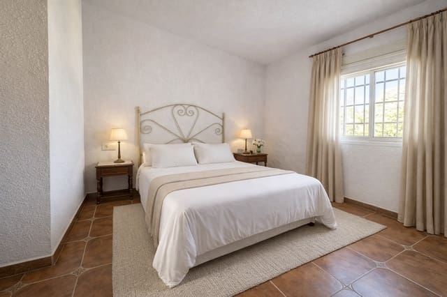 Chalet de 4 habitaciones en Torrox en venta - 250.000 € (Ref: 9448711)