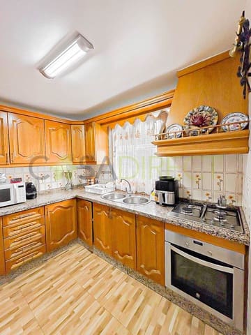 Piso de 3 habitaciones en Riogordo en alquiler - 600 € (Ref: 9485546)