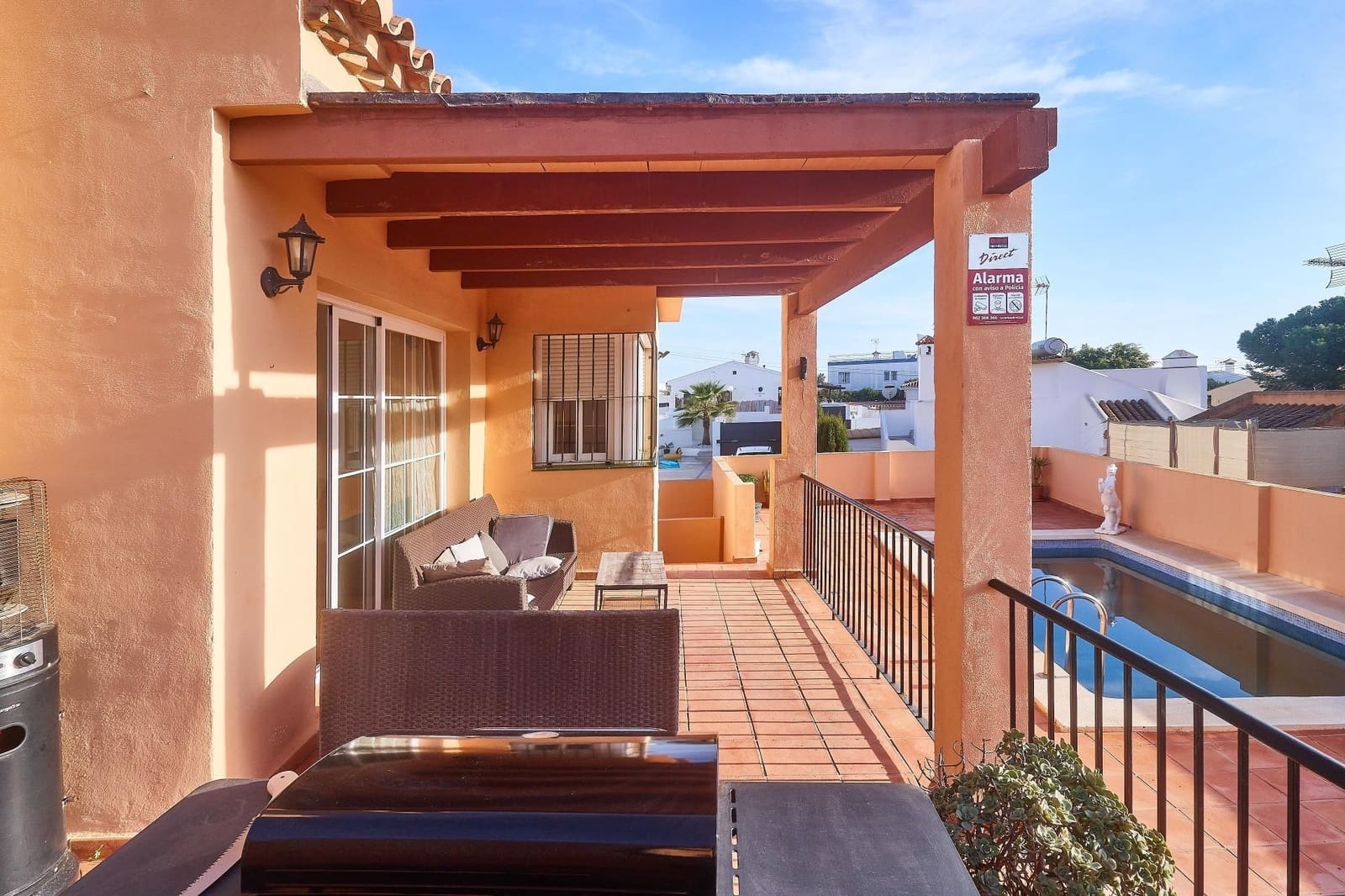 3 bedroom Villa for sale in El Faro with pool garage - € 550,000 (Ref: 9503871)