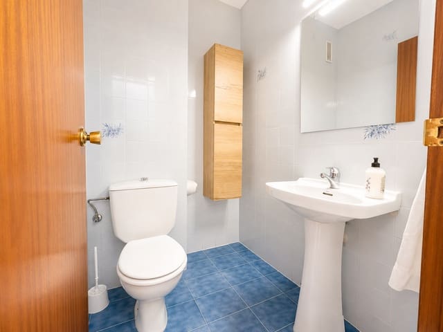 3 slaapkamer Halfvrijstaande villa te huur in Frigiliana - € 950 (Ref: 9523977)