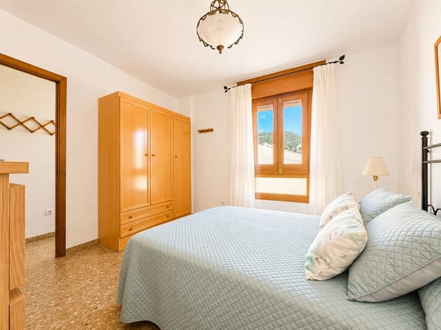 3 slaapkamer Halfvrijstaande villa te huur in Frigiliana - € 950 (Ref: 9523977)