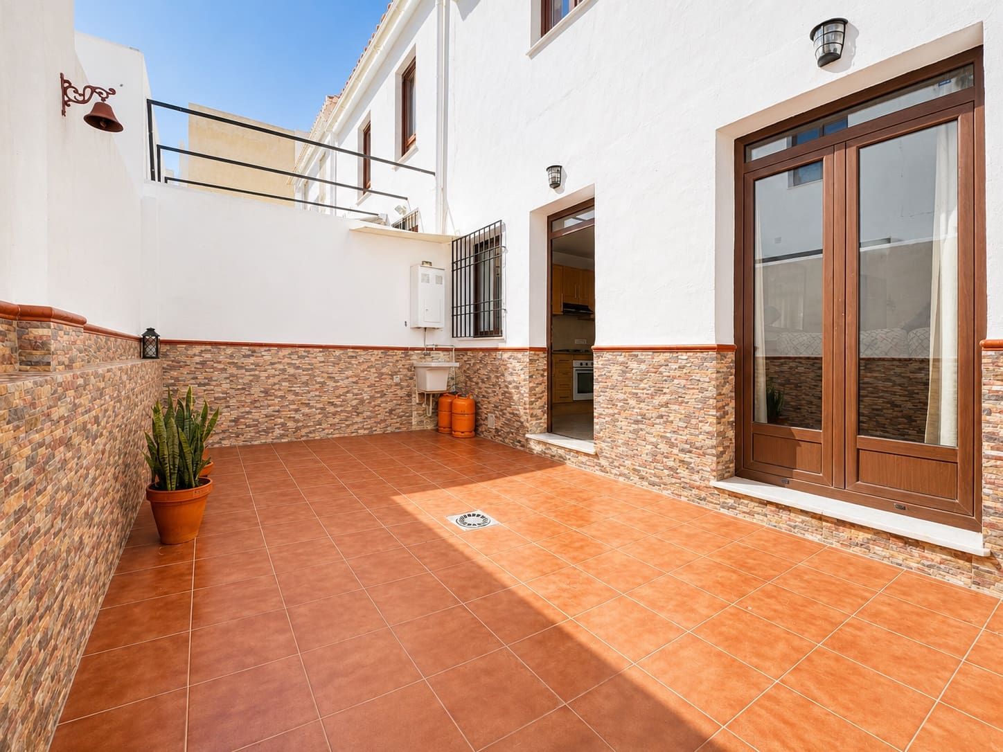 3 bedroom Semi-detached Villa for rent in Frigiliana - € 950 (Ref: 9523977)