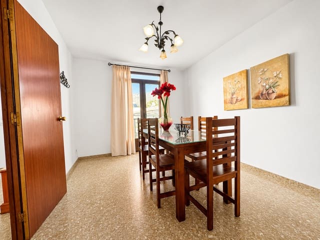 3 slaapkamer Halfvrijstaande villa te huur in Frigiliana - € 950 (Ref: 9523977)