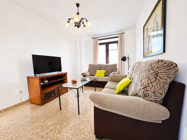 3 slaapkamer Halfvrijstaande villa te huur in Frigiliana - € 950 (Ref: 9523977)