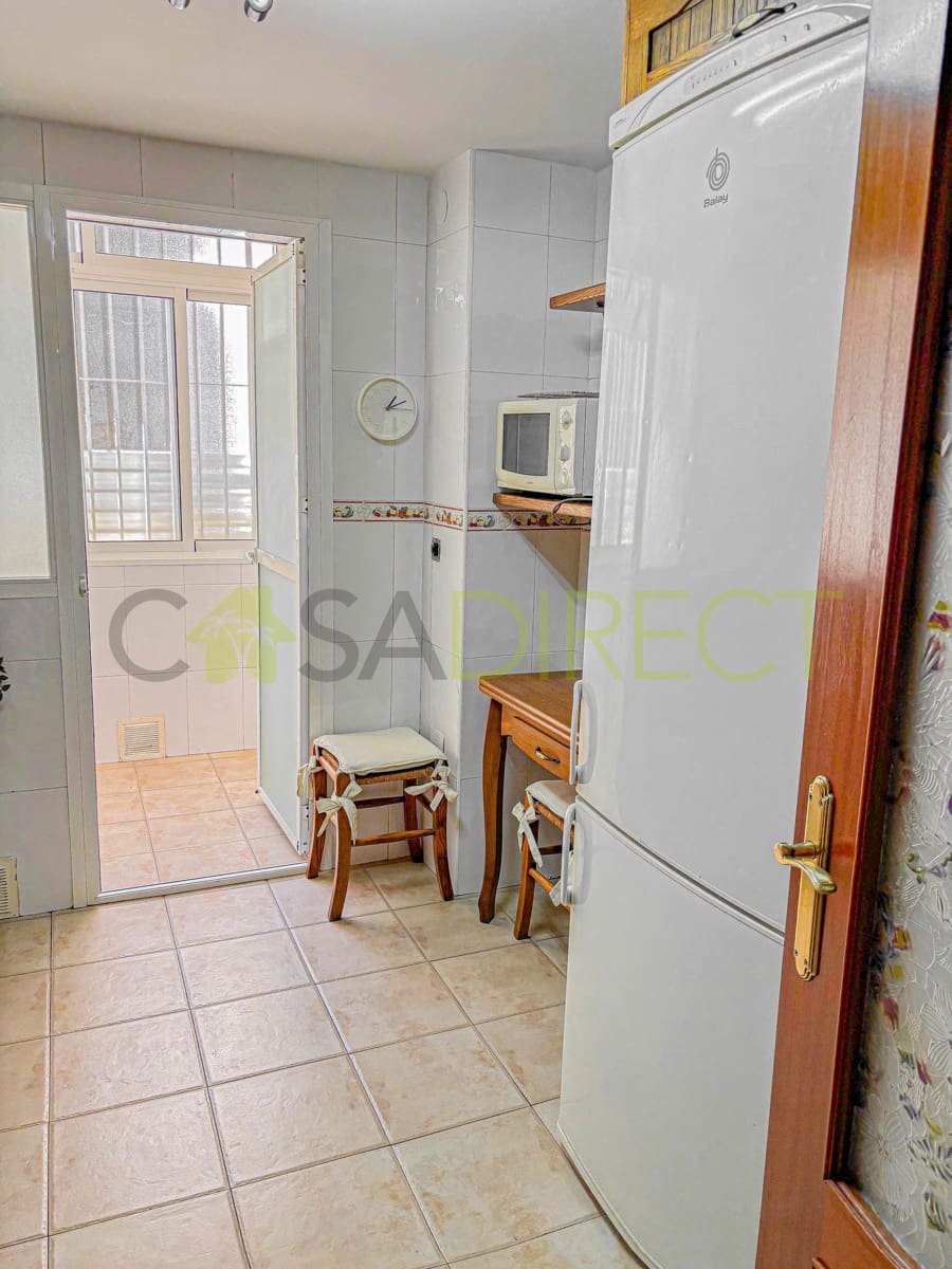 3 bedroom Flat for rent in Torre del Mar with pool garage - € 1,300 (Ref: 9543073)