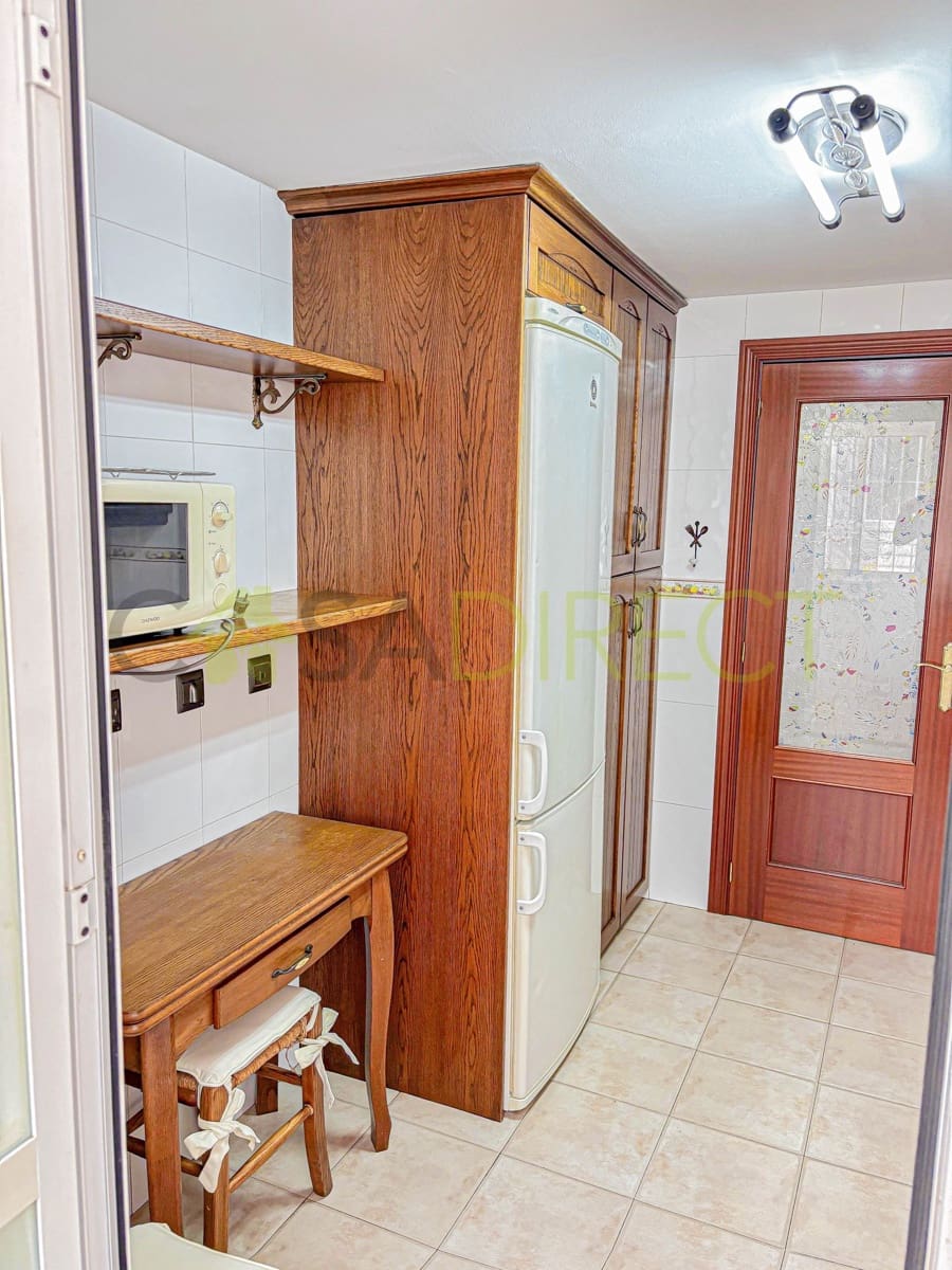 3 bedroom Flat for rent in Torre del Mar with pool garage - € 1,300 (Ref: 9543073)