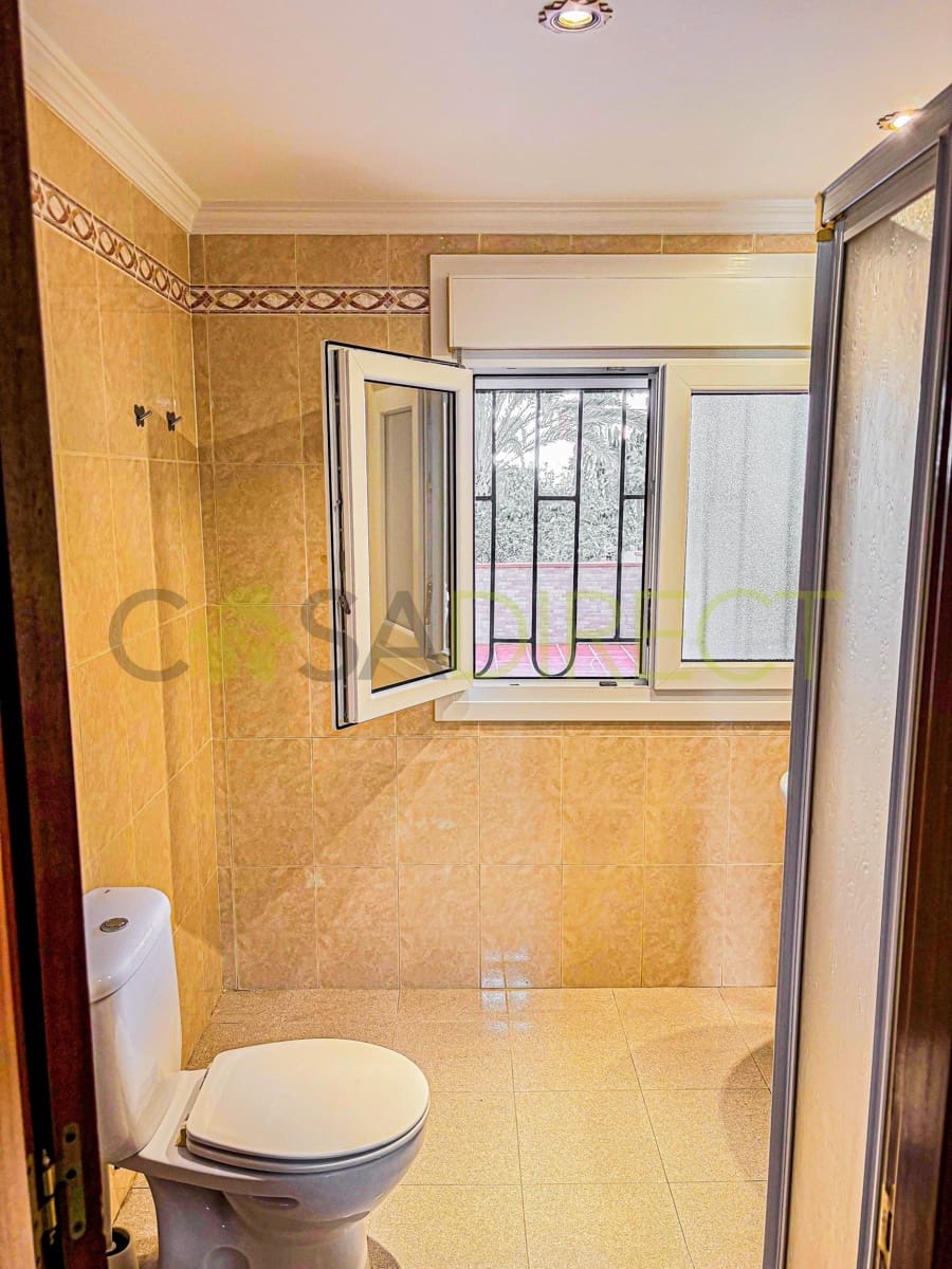 3 bedroom Flat for rent in Torre del Mar with pool garage - € 1,300 (Ref: 9543073)