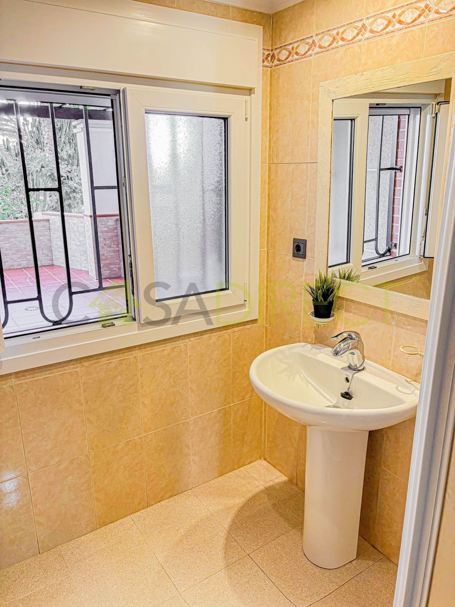 3 bedroom Flat for rent in Torre del Mar with pool garage - € 1,300 (Ref: 9543073)