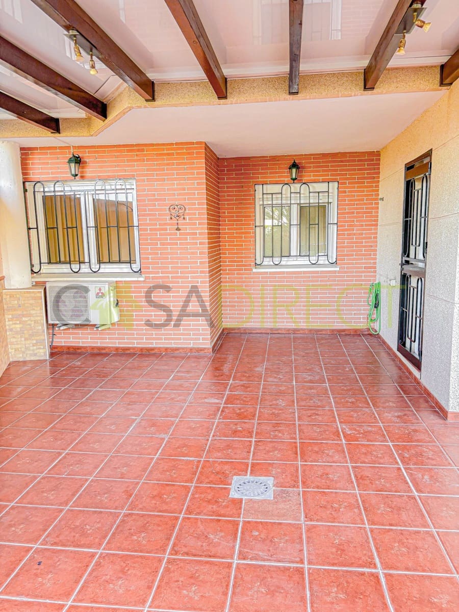 3 bedroom Flat for rent in Torre del Mar with pool garage - € 1,300 (Ref: 9543073)