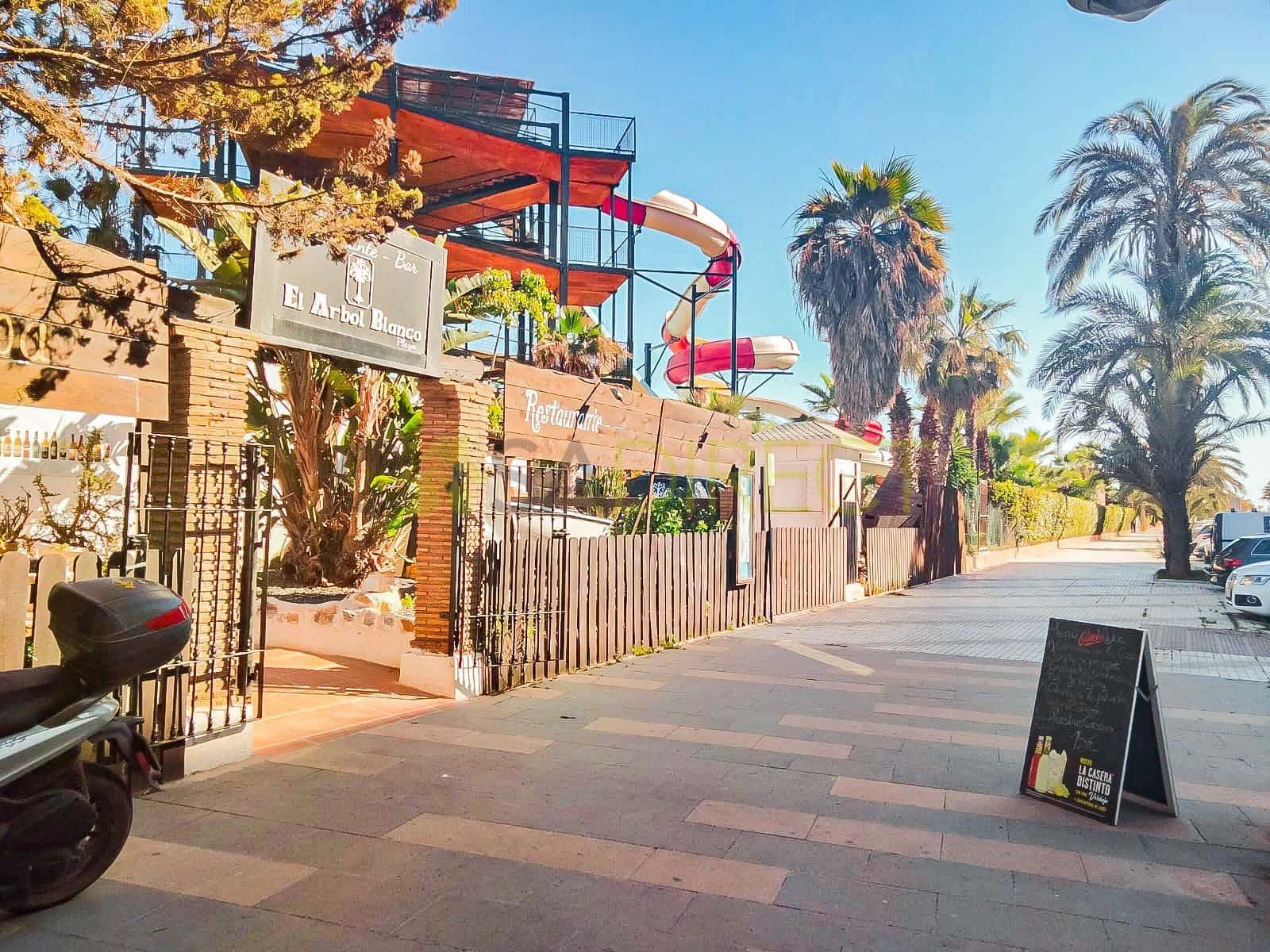 2 bedroom Apartment for rent in Almunecar with pool - € 900 (Ref: 9547612)