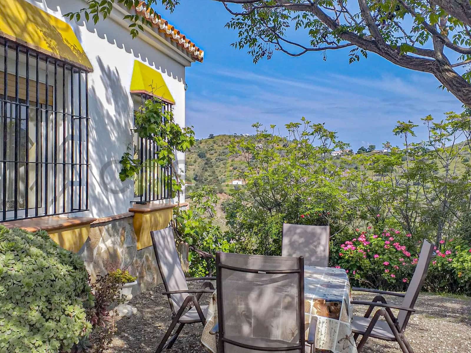 5 bedroom Finca/Country House for rent in Riogordo with pool garage - € 1,550 (Ref: 9550820)