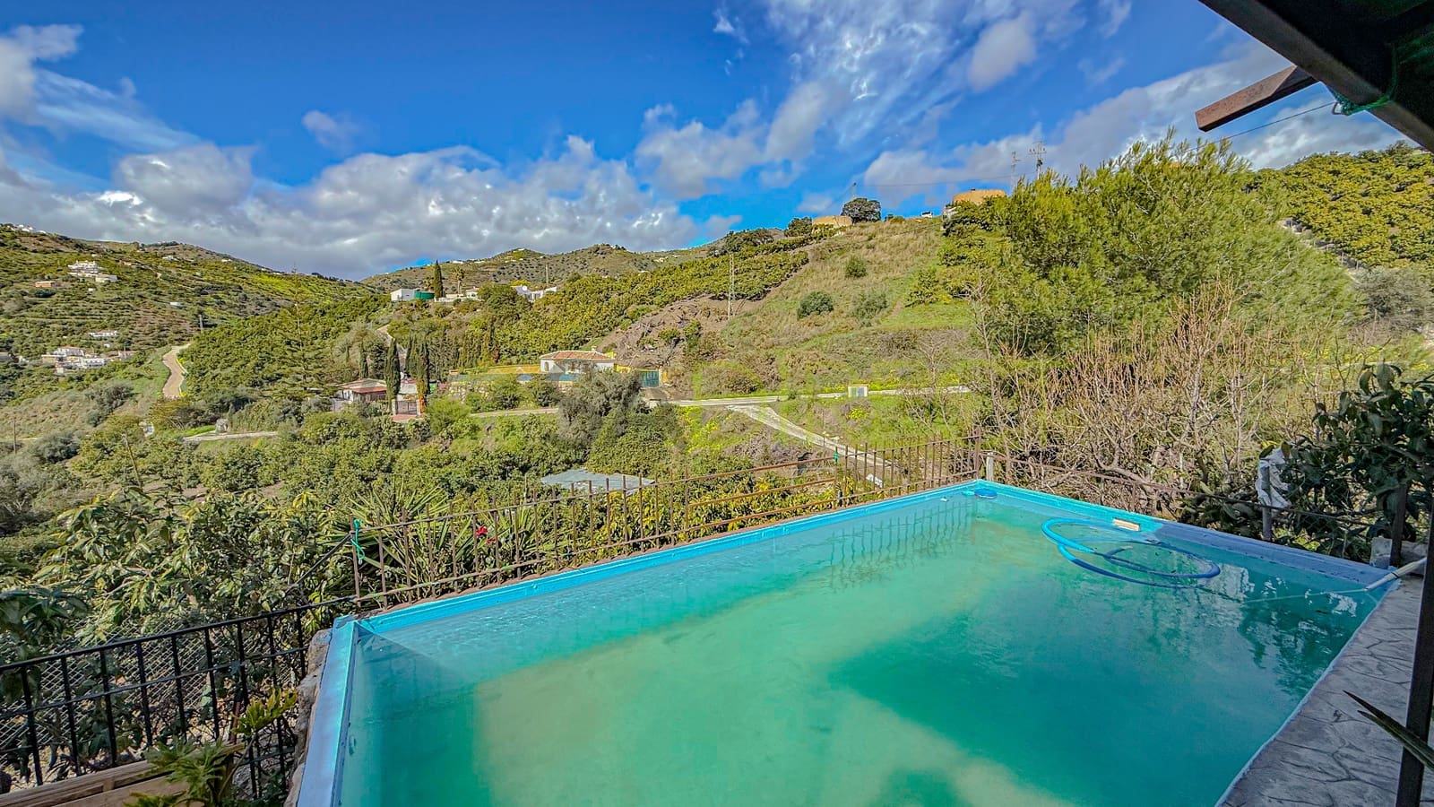 3 bedroom Finca/Country House for rent in Torrox with pool garage - € 875 (Ref: 9568040)