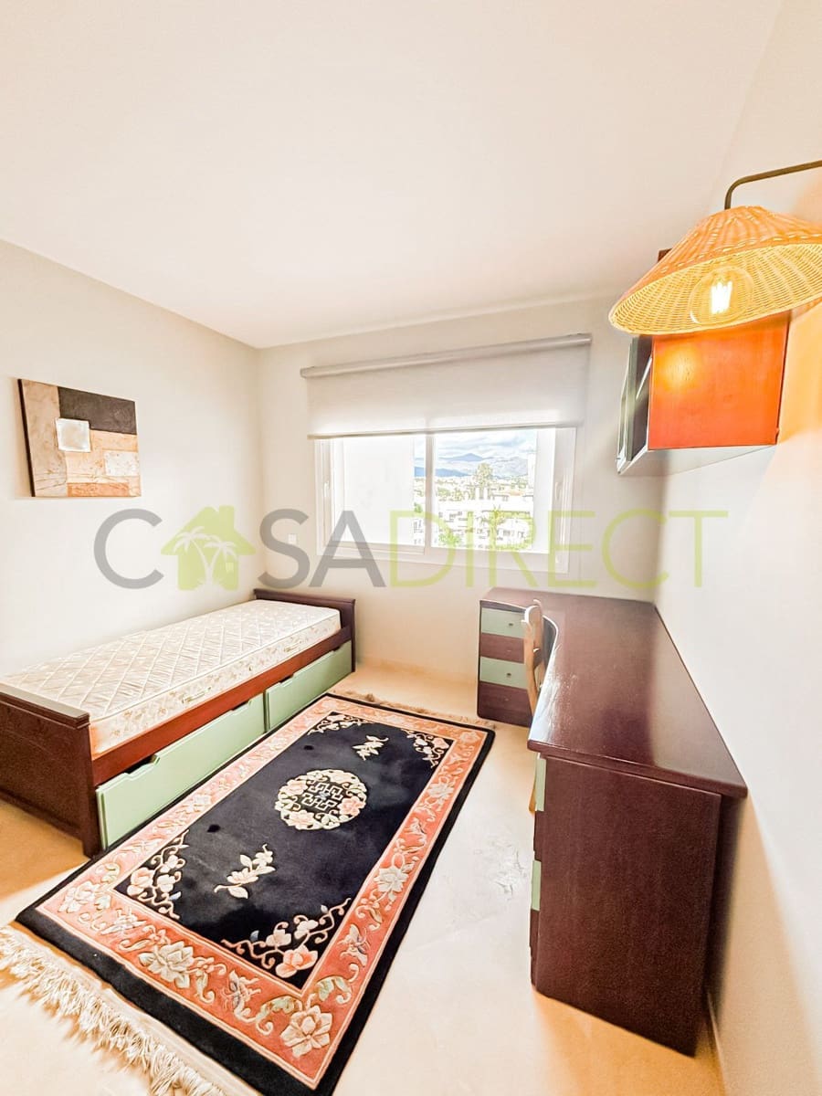 Piso de 2 habitaciones en Estepona en alquiler con piscina garaje - 1.950 € (Ref: 9601034)