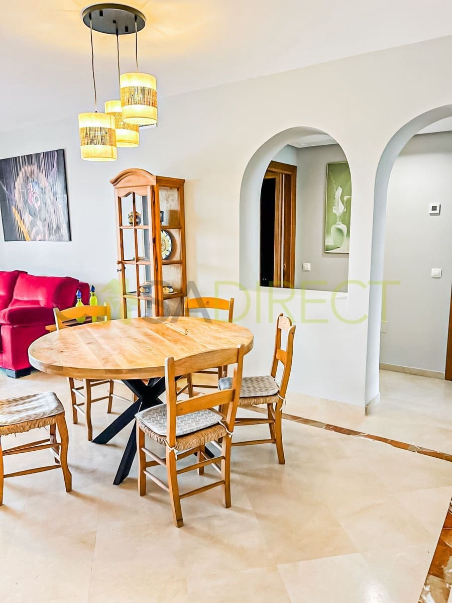 Piso de 2 habitaciones en Estepona en alquiler con piscina garaje - 1.950 € (Ref: 9601034)