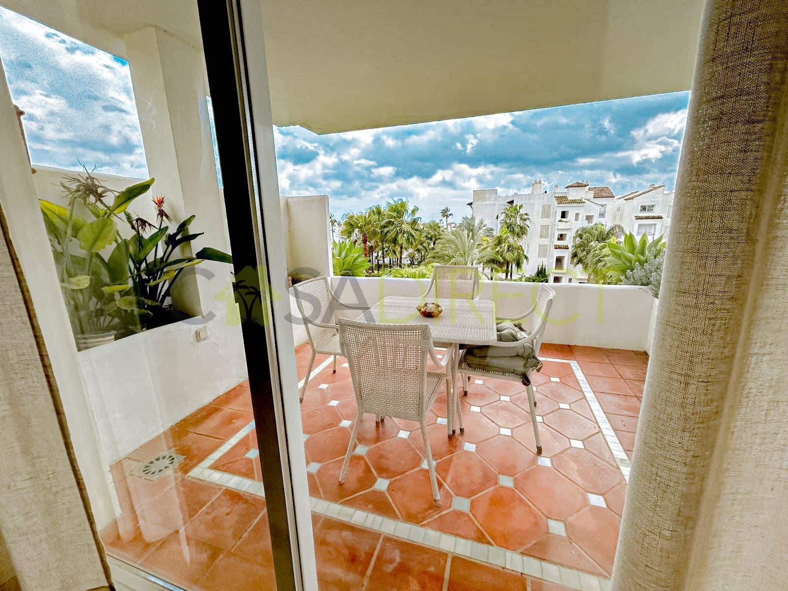 Piso de 2 habitaciones en Estepona en alquiler con piscina garaje - 1.950 € (Ref: 9601034)