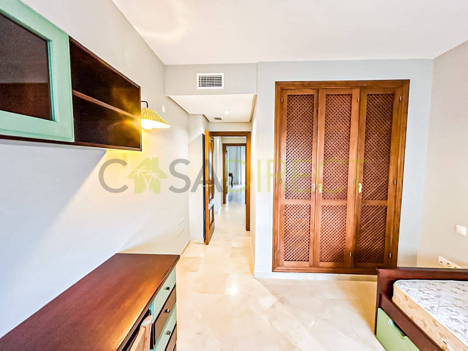 Piso de 2 habitaciones en Estepona en alquiler con piscina garaje - 1.950 € (Ref: 9601034)