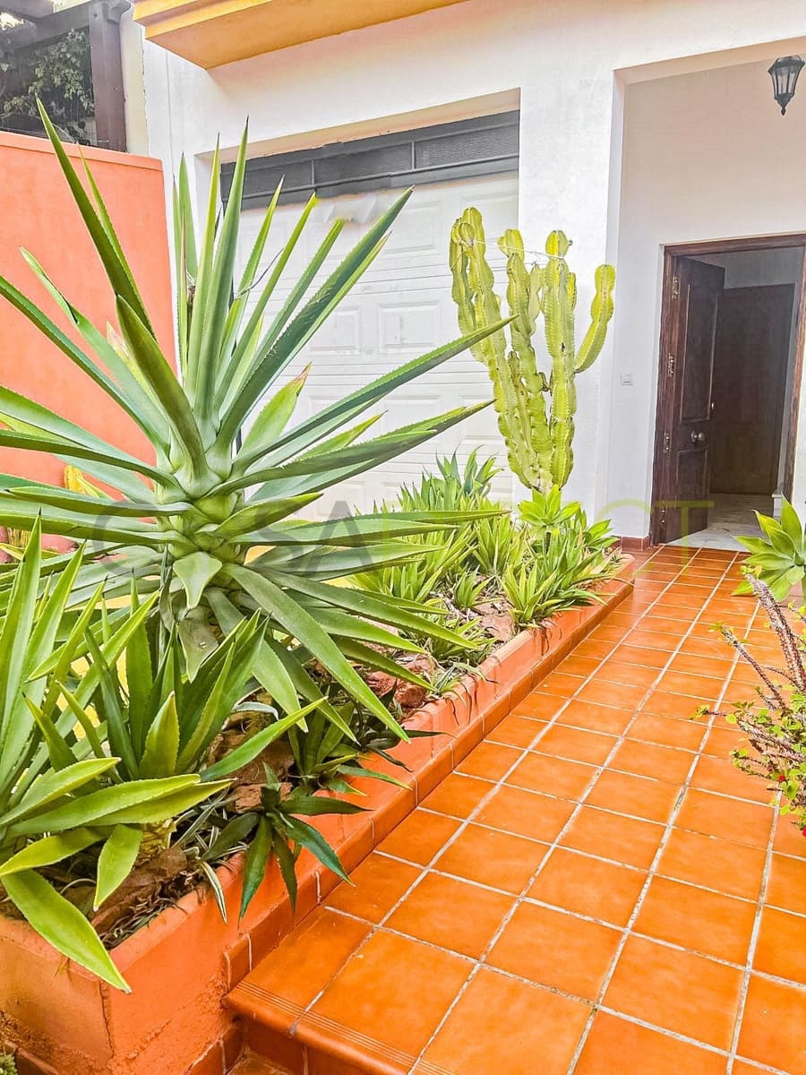 3 quarto Moradia Geminada para venda em El Romeral com garagem - 265 000 € (Ref: 9686030)