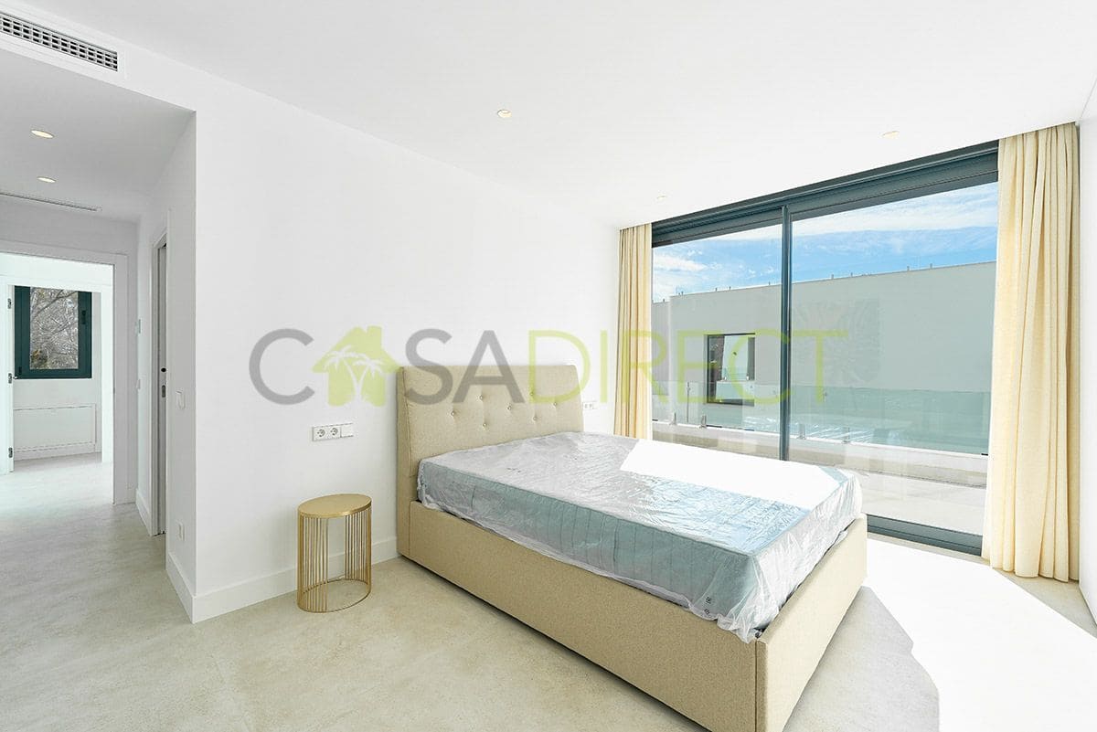 6 bedroom Villa for sale in New Golden Mile with pool garage - € 1,950,000 (Ref: 9686031)