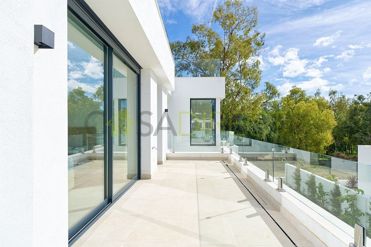 6 bedroom Villa for sale in New Golden Mile with pool garage - € 1,950,000 (Ref: 9686031)