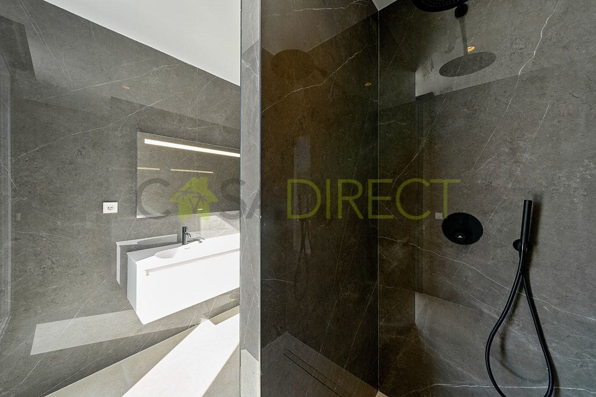 6 bedroom Villa for sale in New Golden Mile with pool garage - € 1,950,000 (Ref: 9686031)