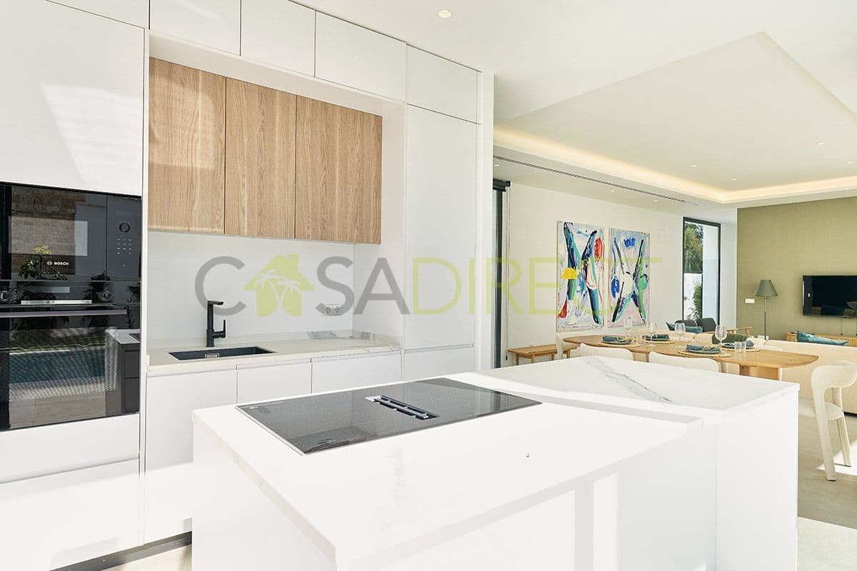 6 slaapkamer Villa te koop in New Golden Mile met zwembad garage - € 2.100.000 (Ref: 9686032)