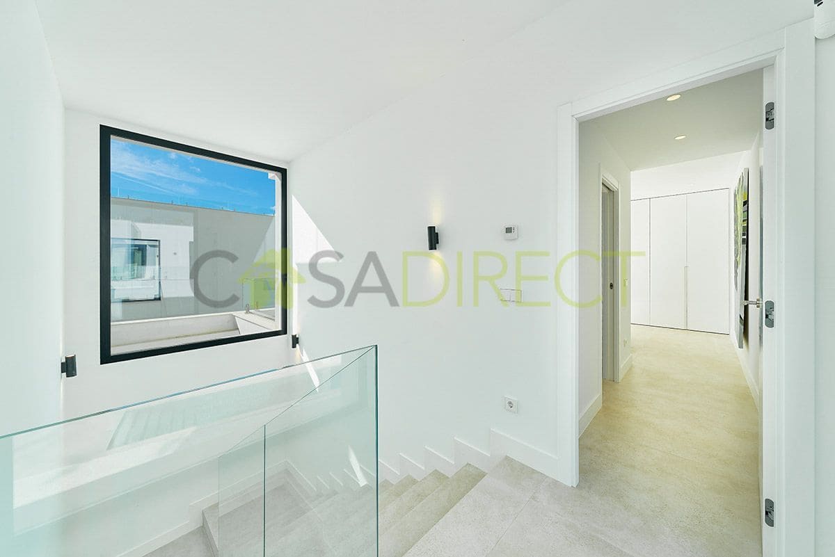 6 slaapkamer Villa te koop in New Golden Mile met zwembad garage - € 2.100.000 (Ref: 9686032)