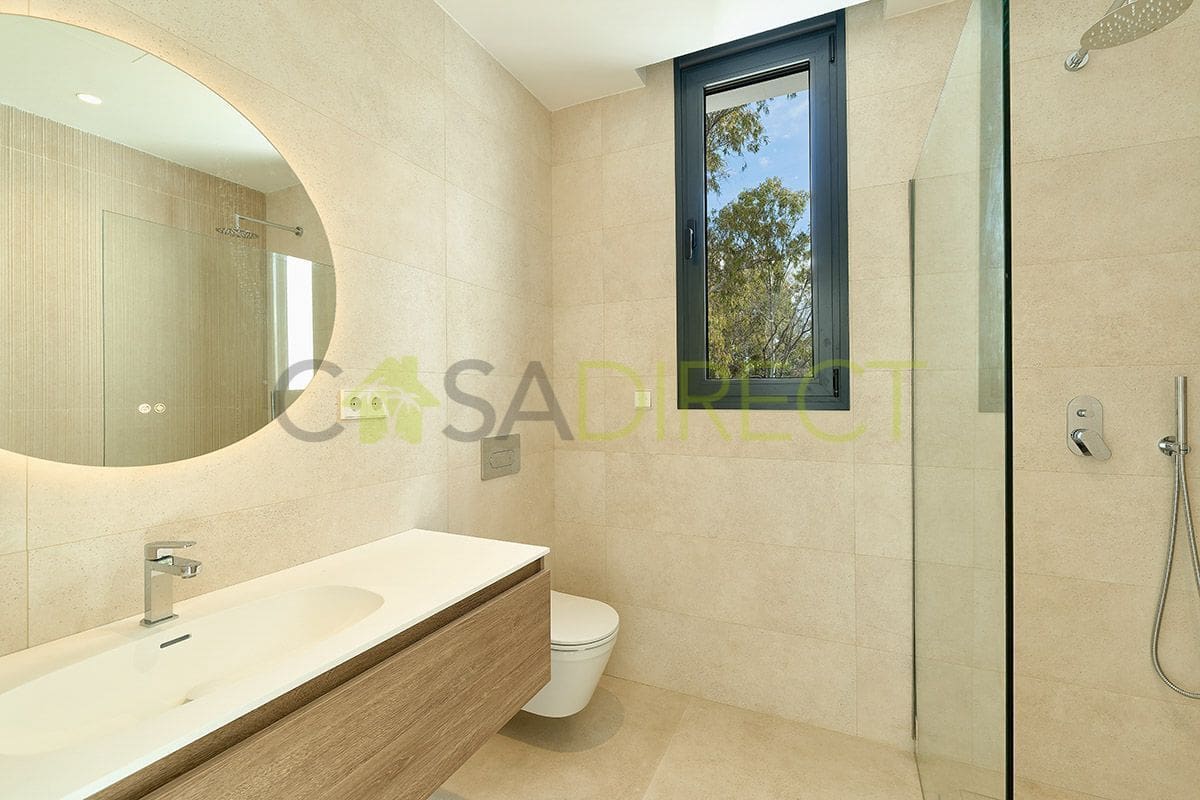 6 slaapkamer Villa te koop in New Golden Mile met zwembad garage - € 2.100.000 (Ref: 9686032)