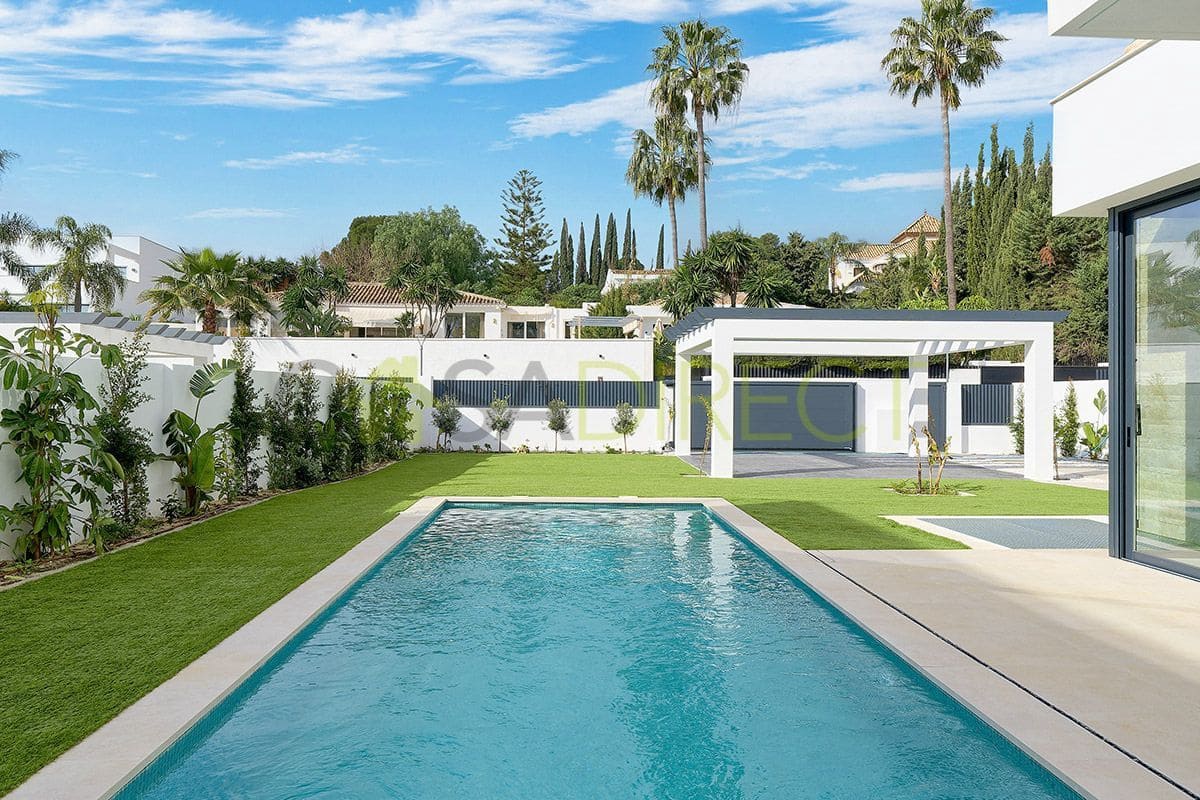 6 slaapkamer Villa te koop in New Golden Mile met zwembad garage - € 2.100.000 (Ref: 9686032)