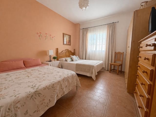 Chalet de 4 habitaciones en Motril en venta con piscina garaje - 336.000 € (Ref: 9694719)