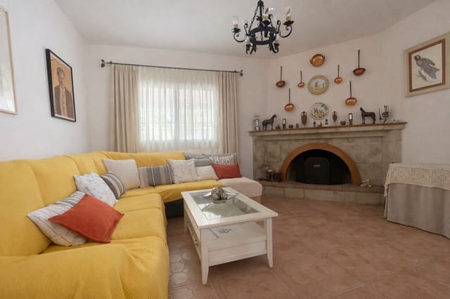 Chalet de 4 habitaciones en Motril en venta con piscina garaje - 336.000 € (Ref: 9694719)