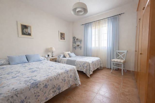 Chalet de 4 habitaciones en Motril en venta con piscina garaje - 336.000 € (Ref: 9694719)