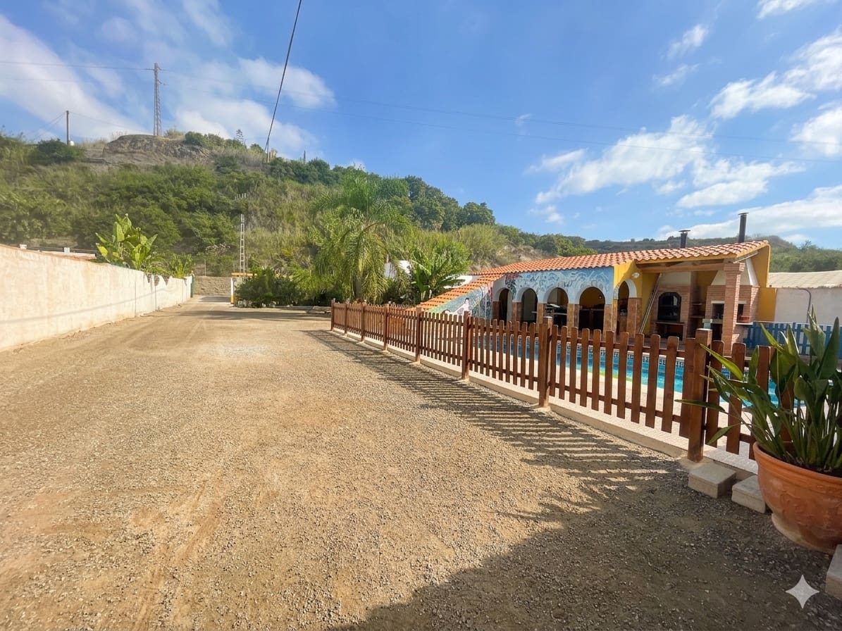 4 bedroom Villa for sale in Motril with pool garage - € 336,000 (Ref: 9694719)