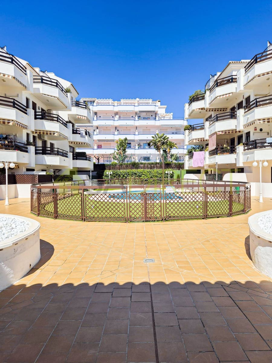 2 bedroom Flat for rent in Torrox-Costa with pool garage - € 900 (Ref: 9698131)