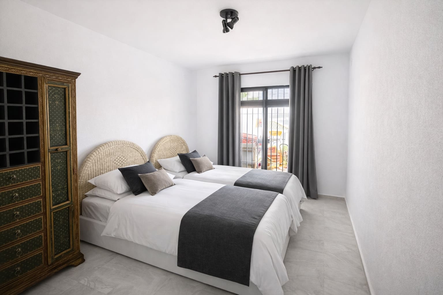 2 bedroom Flat for sale in Almunecar - € 375,000 (Ref: 9711097)