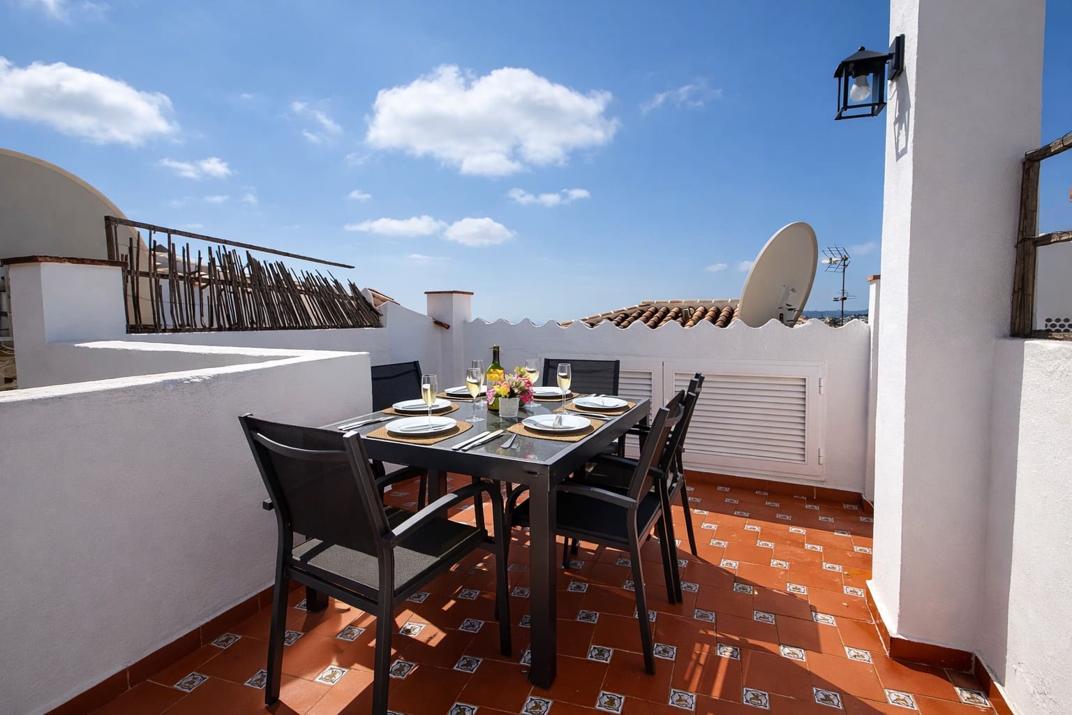 3 bedroom Flat for rent in Frigiliana - € 1,200 (Ref: 9735208)