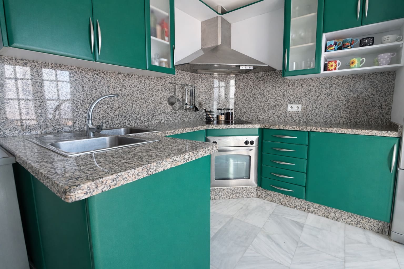 3 bedroom Flat for rent in Frigiliana - € 1,200 (Ref: 9735208)