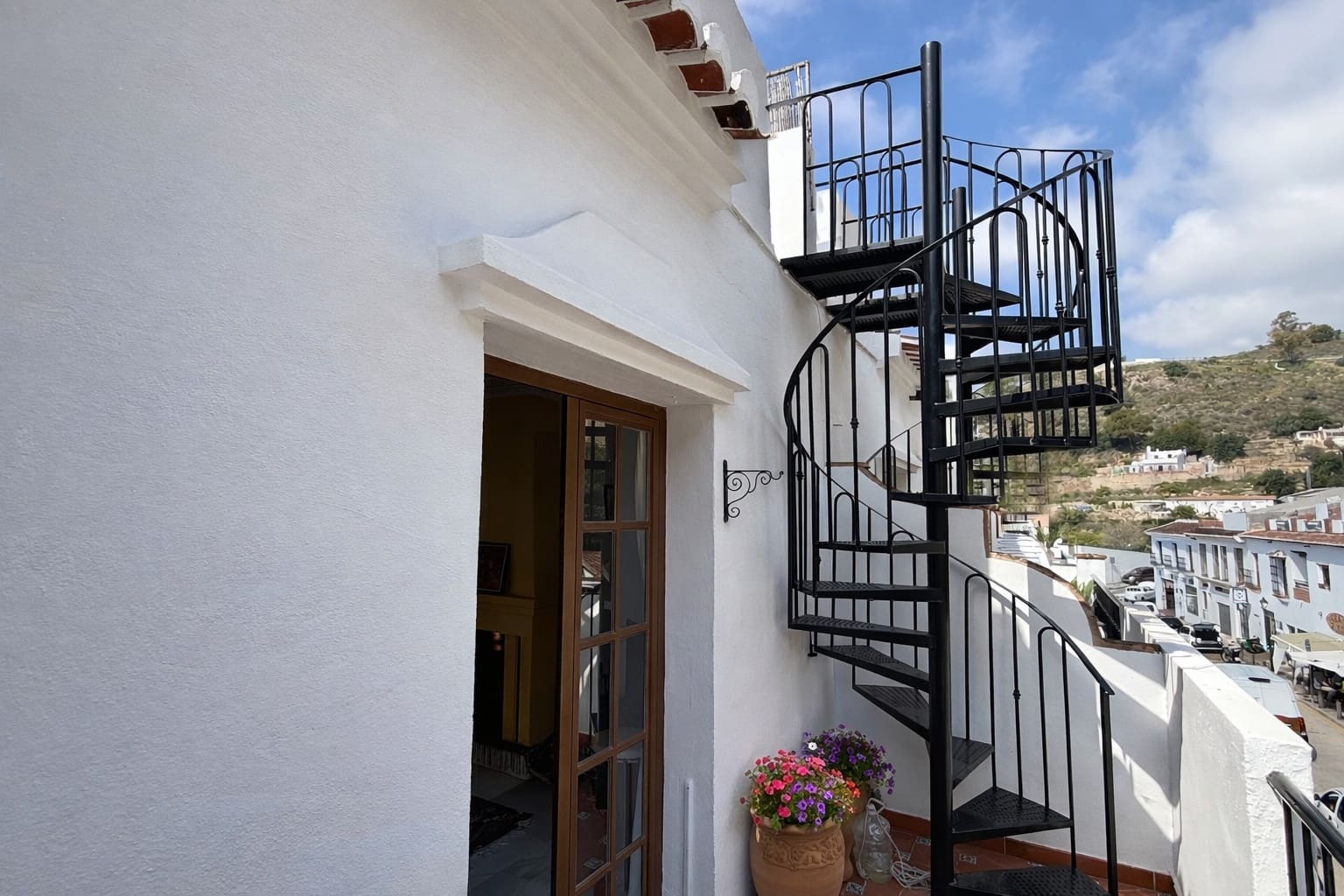 3 bedroom Flat for rent in Frigiliana - € 1,200 (Ref: 9735208)
