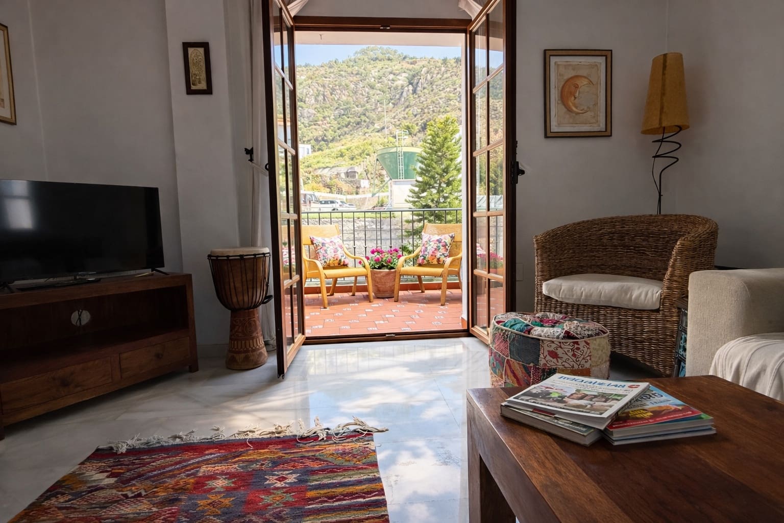 3 bedroom Flat for rent in Frigiliana - € 1,200 (Ref: 9735208)